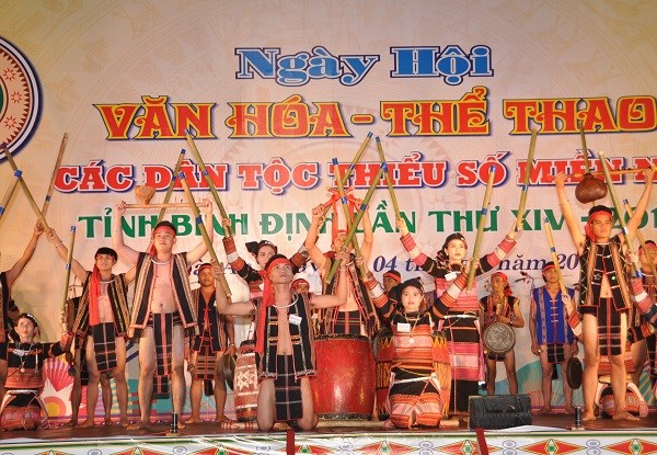 Bảo tồn, phát huy bản sắc văn hóa các dân tộc miền Trung - Anh 1