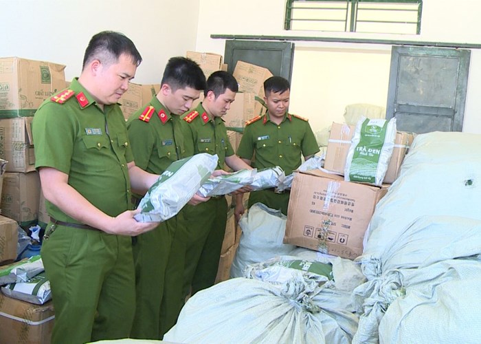 Công an Thanh Hóa khởi tố 6 đối tượng sản xuất, lừa đảo bán trà sữa giả - Anh 2