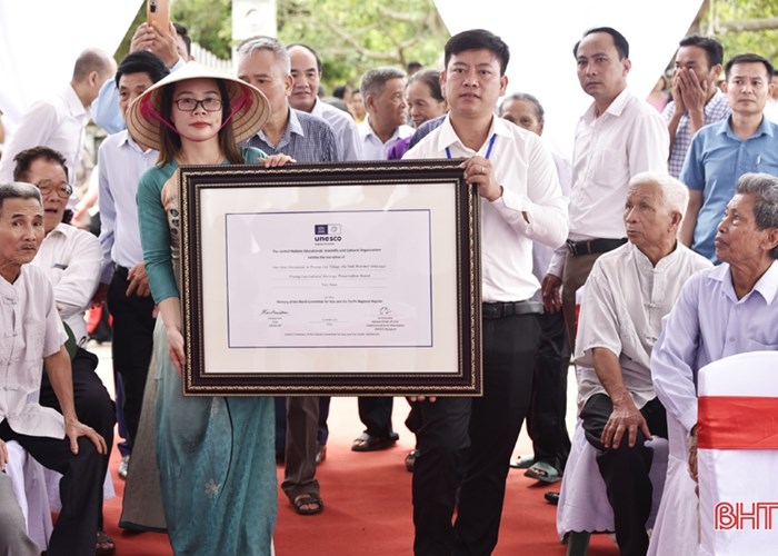 Hà Tĩnh đón nhận di sản tư liệu thế giới 'Văn bản Hán Nôm làng Trường Lưu' - Anh 5