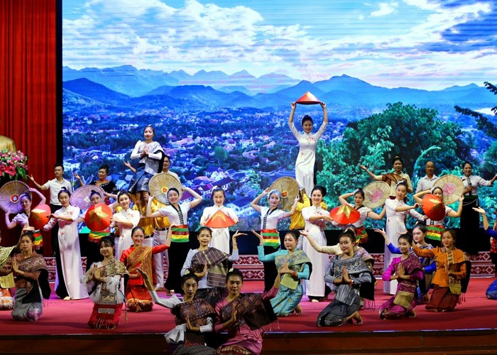 Bộ VHTTDL: Đẩy mạnh công tác ngoại giao kinh tế phục vụ phát triển đất nước - Anh 1