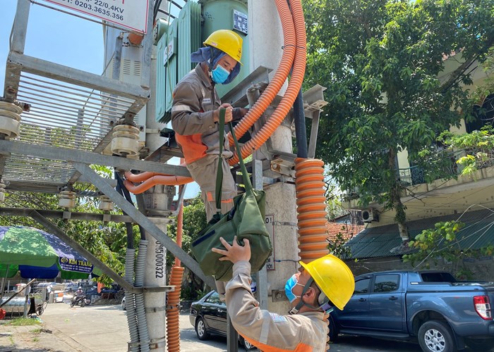 Phải bảo đảm cung ứng đủ điện cho sản xuất, tiêu dùng của nhân dân - Anh 1