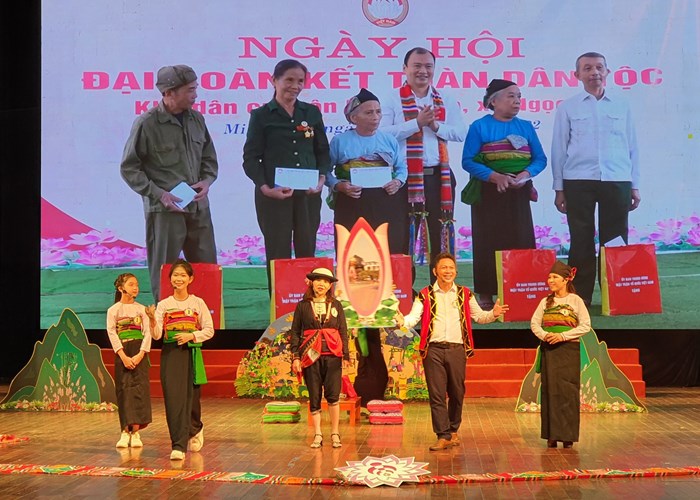 Thanh Hóa: Khai mạc chương trình truyền thông thực hiện Bộ tiêu chí ứng xử trong gia đình - Anh 2