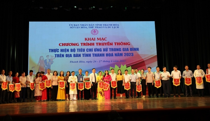 Thanh Hóa: Khai mạc chương trình truyền thông thực hiện Bộ tiêu chí ứng xử trong gia đình - Anh 1