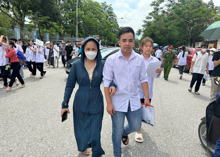 Kỳ thi tốt nghiệp THPT tại Thanh Hoá: Thí sinh hồ hởi kết thúc môn thi đầu tiên - Anh 3
