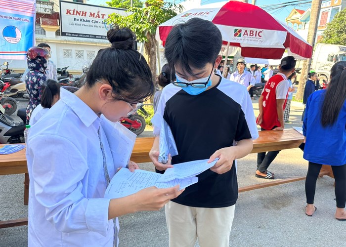 Kỳ thi tốt nghiệp THPT năm 2023: Đề Toán có độ phân hóa cao - Anh 2