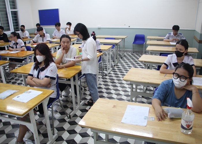 Thông tin về việc xử lý thí sinh chụp đề thi gửi qua mạng - Anh 1