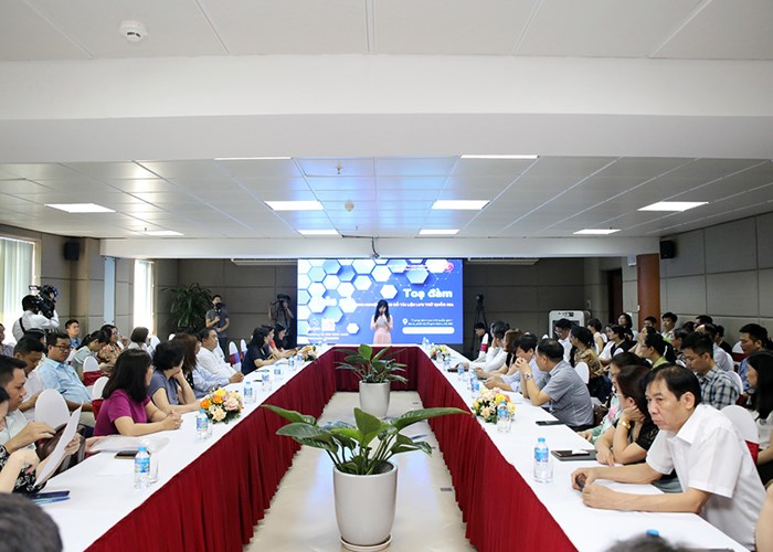 Cần đưa tài liệu lưu trữ ra đời sống - Anh 3