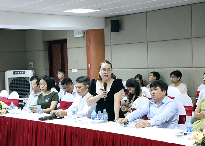 Cần đưa tài liệu lưu trữ ra đời sống - Anh 2