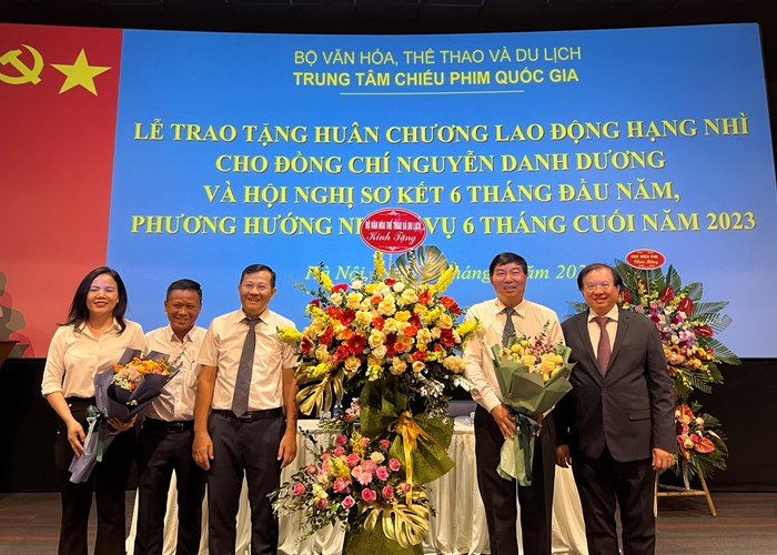 Trao tặng Huân chương Lao động hạng Nhì cho nguyên Giám đốc Trung tâm Chiếu phim quốc gia - Anh 2