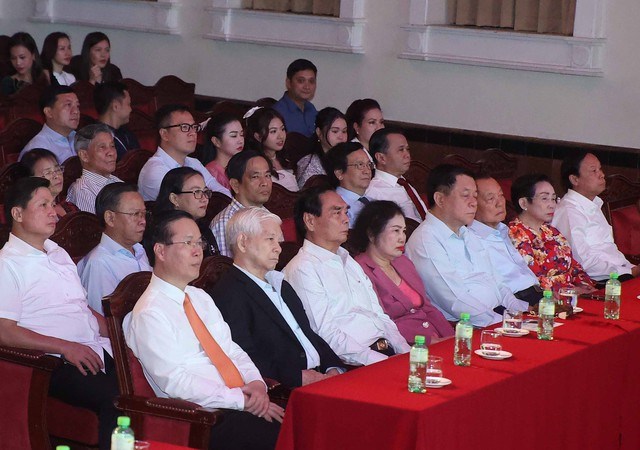 Chương trình nghệ thuật đặc biệt tưởng nhớ Tổng Bí thư Lê Duẩn - Anh 1