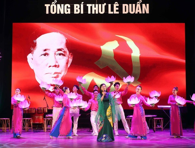 Chương trình nghệ thuật đặc biệt tưởng nhớ Tổng Bí thư Lê Duẩn - Anh 2