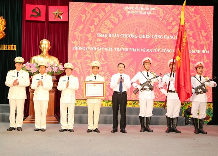 Thanh Hóa tuyên dương 47 tập thể, cá nhân điển hình trong công tác phòng, chống ma túy - Anh 1