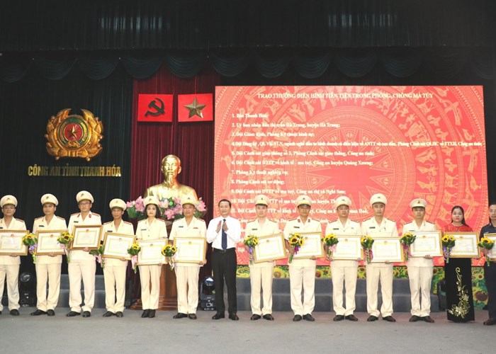 Thanh Hóa tuyên dương 47 tập thể, cá nhân điển hình trong công tác phòng, chống ma túy - Anh 2