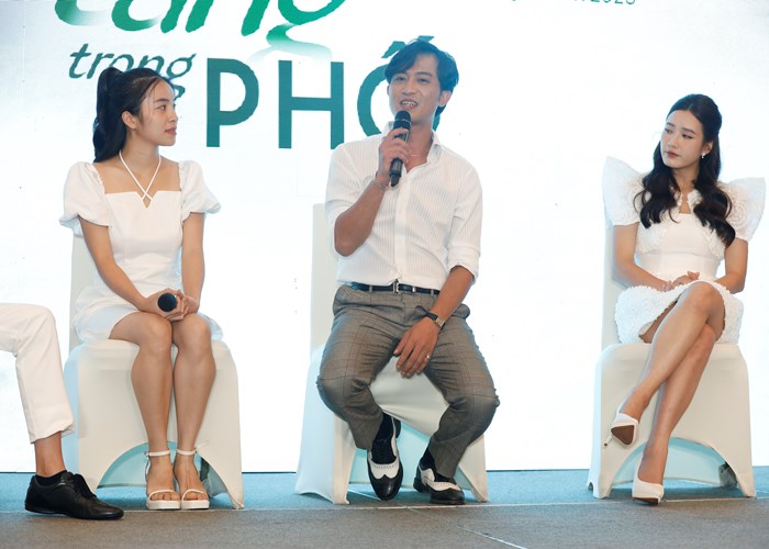 Mến “nát” trở lại với “Làng trong phố” - Anh 2