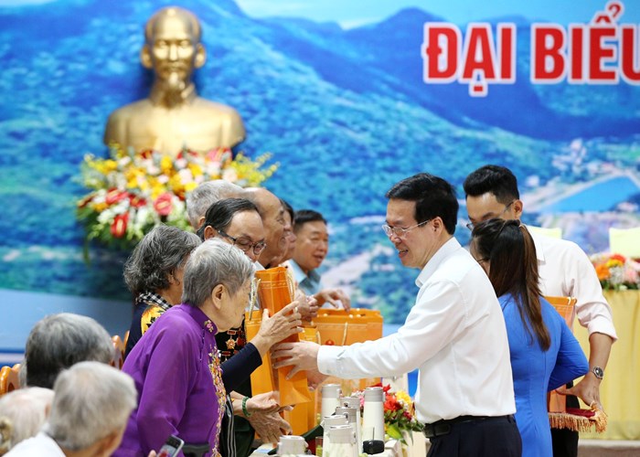 Chủ tịch nước: Cựu tù chính trị Côn Đảo “sống trong tù thì kiên trung bất khuất, sống ngoài đời thì tình nghĩa thủy chung” - Anh 4