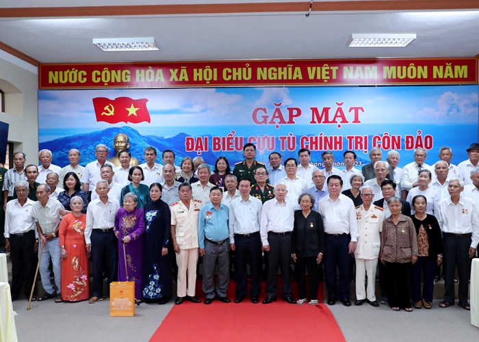 Chủ tịch nước: Cựu tù chính trị Côn Đảo “sống trong tù thì kiên trung bất khuất, sống ngoài đời thì tình nghĩa thủy chung” - Anh 11