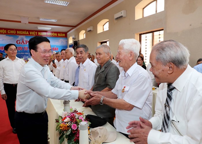 Chủ tịch nước: Cựu tù chính trị Côn Đảo “sống trong tù thì kiên trung bất khuất, sống ngoài đời thì tình nghĩa thủy chung” - Anh 5