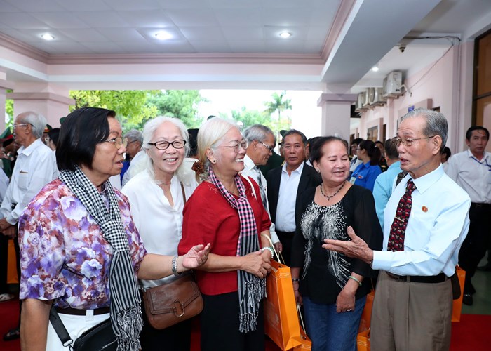 Chủ tịch nước: Cựu tù chính trị Côn Đảo “sống trong tù thì kiên trung bất khuất, sống ngoài đời thì tình nghĩa thủy chung” - Anh 10