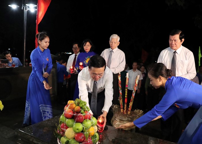 Hơn 3.000 ngọn nến tri ân thắp sáng Nghĩa trang Hàng Dương - Anh 3