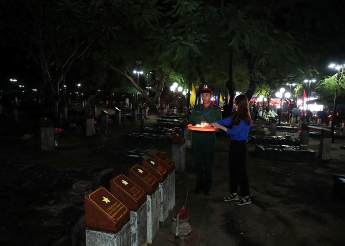 Hơn 3.000 ngọn nến tri ân thắp sáng Nghĩa trang Hàng Dương - Anh 7