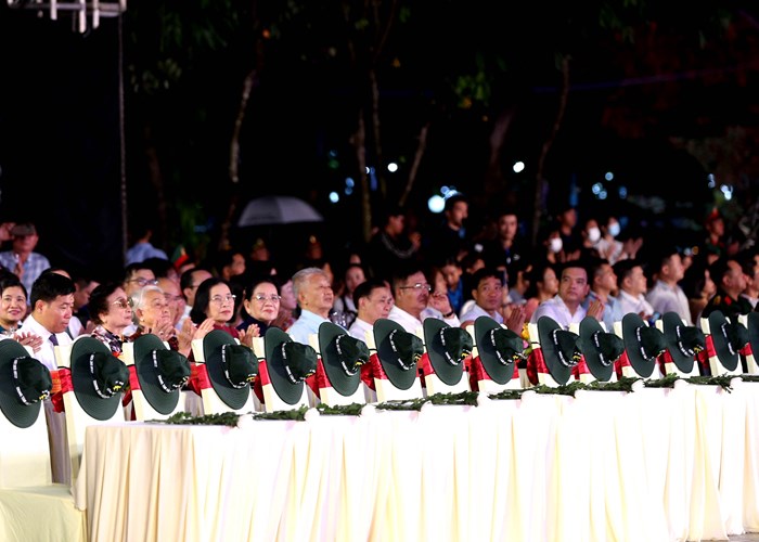 Cầu truyền hình “Bản hùng ca bất diệt”: Khúc tráng ca từ nơi các Anh, Chị yên nghỉ! - Anh 16