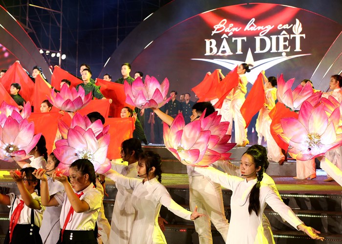 Cầu truyền hình “Bản hùng ca bất diệt”: Khúc tráng ca từ nơi các Anh, Chị yên nghỉ! - Anh 7