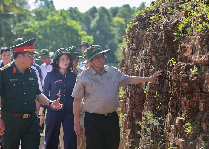Thủ tướng: Quảng Trị cần làm tốt hơn nữa công tác đầu tư nâng cấp, sửa chữa và làm mới một số công trình tại các nghĩa trang liệt sĩ - Anh 4