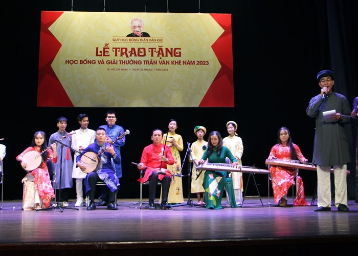 Trao tặng Giải thưởng và học bổng Trần Văn Khê - Anh 1