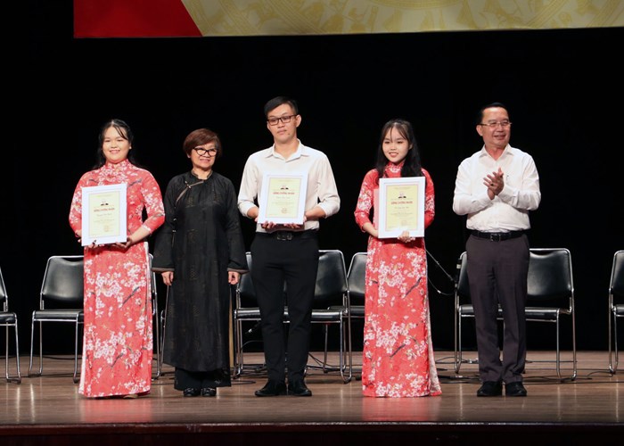 Trao tặng Giải thưởng và học bổng Trần Văn Khê - Anh 2