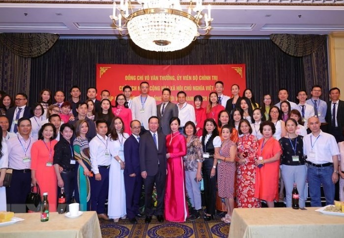 Món quà nghệ thuật đặc biệt của Chủ tịch nước dành tặng kiều bào tại Áo và châu Âu - Anh 1