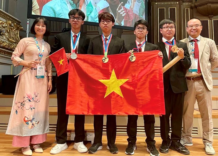 Việt Nam đoạt ba Huy chương Vàng Olympic Hóa học quốc tế - Anh 1