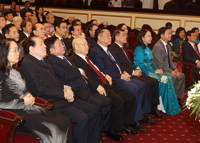 Tổng Bí thư Nguyễn Phú Trọng: Cần nhận thức sâu sắc hơn nữa về vai trò, vị trí quan trọng của văn hóa, văn học nghệ thuật - Anh 2