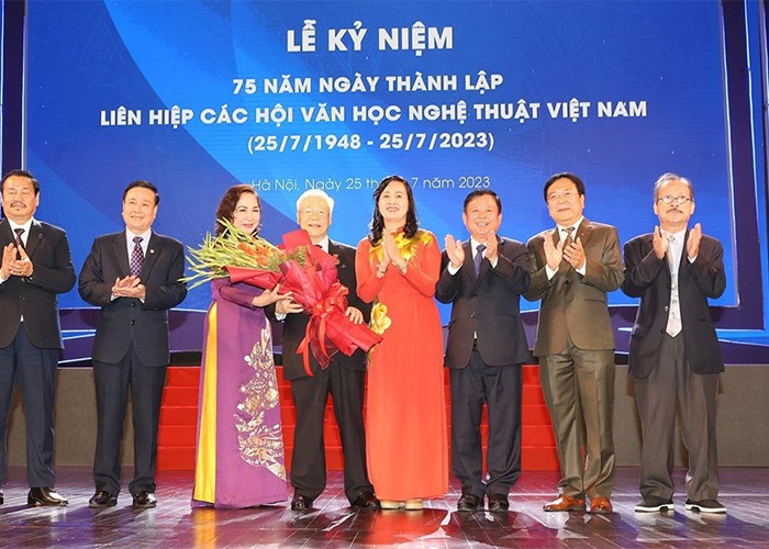 Tổng Bí thư Nguyễn Phú Trọng: Cần nhận thức sâu sắc hơn nữa về vai trò, vị trí quan trọng của văn hóa, văn học nghệ thuật - Anh 3