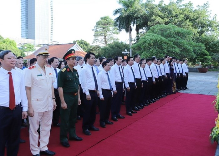 Dâng hương tưởng niệm Chủ tịch Hồ Chí Minh, Anh hùng liệt sĩ tại Thanh Hóa - Anh 1