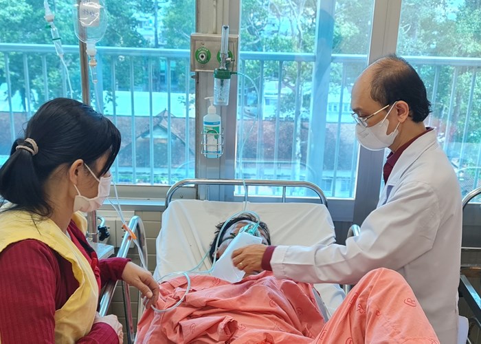 TP.HCM: Hai nạn nhân vụ ngạt khí khi dọn cống thoát nước được xuất viện - Anh 1