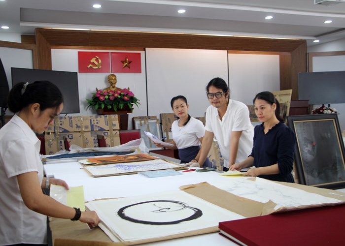 Hơn 200 hiện vật quý của danh họa Lê Bá Đảng chính thức bàn giao Bảo tàng Mỹ thuật TP.HCM - Anh 2