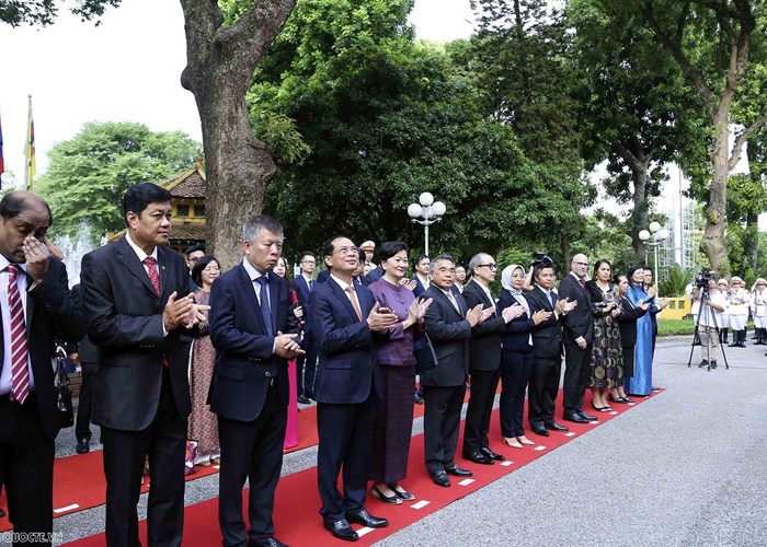 Lễ Thượng cờ kỷ niệm 56 năm Ngày thành lập ASEAN - Anh 2