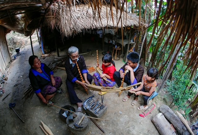 Nghệ nhân Thào Cáng Súa - Người giữ “hồn” khèn Mông - Anh 2