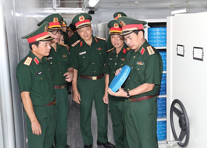 Ứng dụng khoa học công nghệ vào lưu trữ phim - Anh 1