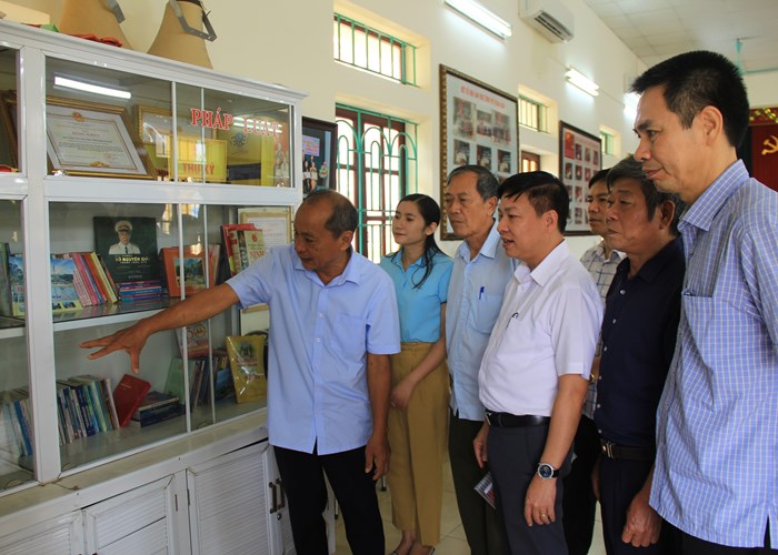 Kiểm tra thực hiện Phong trào TDĐKXDĐSVH tại TP Ninh Bình - Anh 2