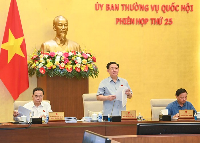 Chủ tịch Quốc hội: Chương trình giáo dục phổ thông mới được xây dựng công phu, nghiêm túc - Anh 1