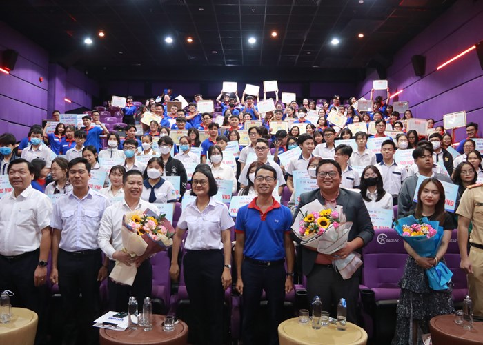 “Tiếp sức mùa thi 2023” đã hỗ trợ hơn 90.000 lượt thí sinh và phụ huynh - Anh 1