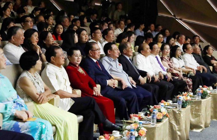 Cảm xúc tự hào trong chương trình hoà nhạc “Đất nước niềm vui” - Anh 1