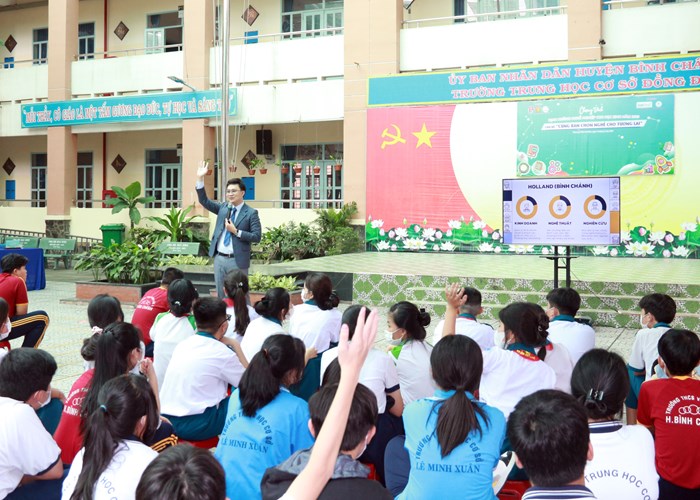 TP.HCM: Hướng nghiệp cho học sinh huyện ngoại thành - Anh 1