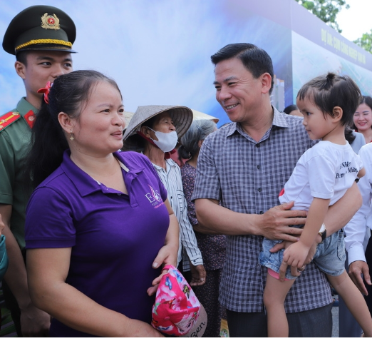 Một huyện ở Thanh Hoá hoàn thành cấp đất, làm nhà ở cho đồng bào sinh sống trên sông - Anh 1
