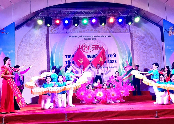 Hội thi Tiếng hát Người cao tuổi tỉnh Tiền Giang - Anh 1