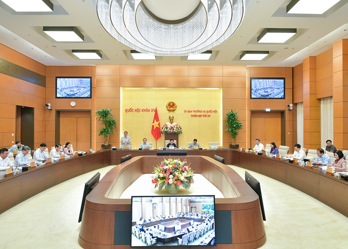 Đại biểu Quốc hội hoạt động chuyên trách sẽ thảo luận chín dự án Luật - Anh 1