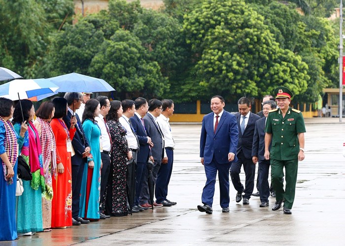 Các điển hình tiên tiến trong lĩnh vực VHTTDL báo công dâng Bác - Anh 1