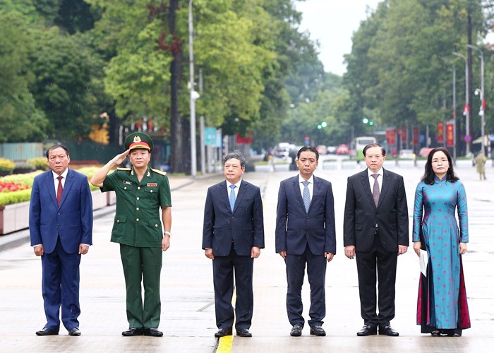 Các điển hình tiên tiến trong lĩnh vực VHTTDL báo công dâng Bác - Anh 2