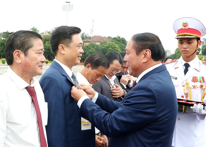 Các điển hình tiên tiến trong lĩnh vực VHTTDL báo công dâng Bác - Anh 7